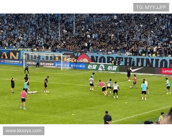 申花半场两球落后拉唐红牌伤退